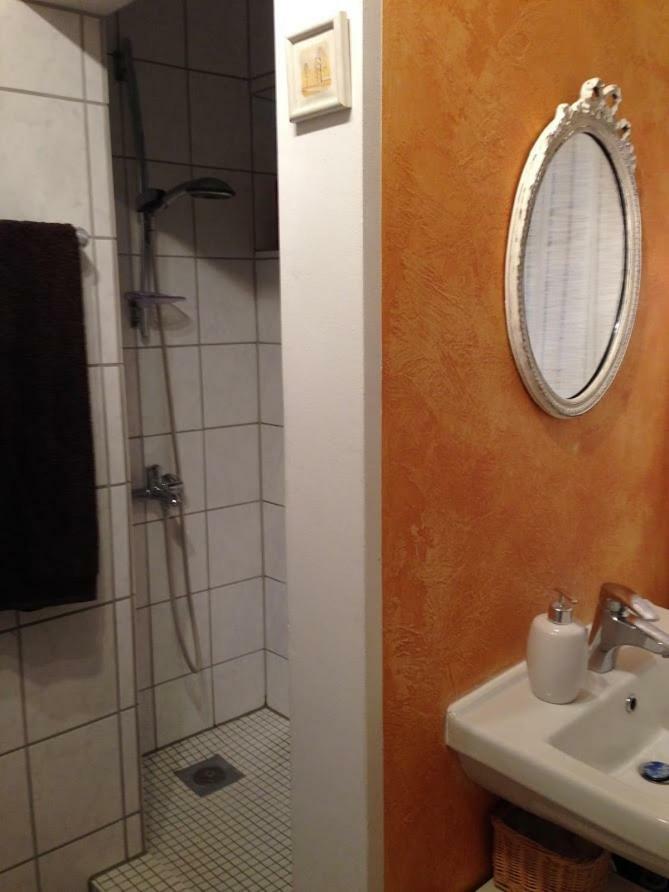 Ferienwohnung Mit Garten In Koeln Eksteriør bilde